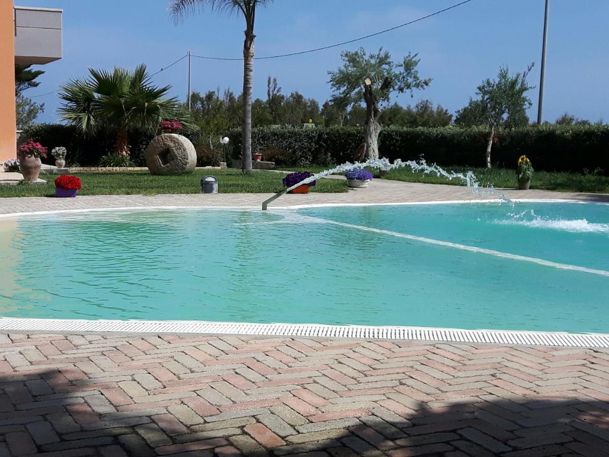 Beb Oasi Marina Bed and Breakfast Campofelice Di Roccella Exteriör bild