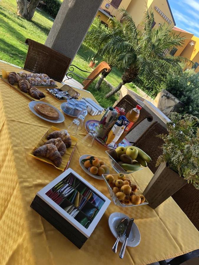 Beb Oasi Marina Bed and Breakfast Campofelice Di Roccella Exteriör bild